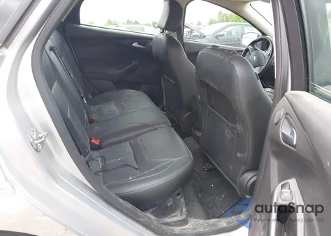 2017 Ford Focus Titanium z USA, uszkodzony, nr VIN 1FADP3N26HL316933